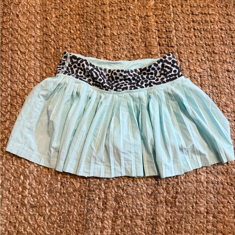 Lululemon - Stylish Women's Pleated Skirt with Animal Print Waistband